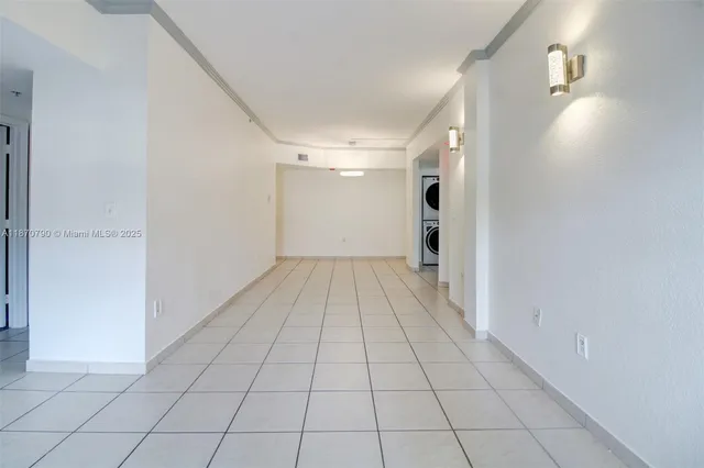 $2,700 | 17425 Northwest 75th Place, Unit 105, Hialeah, FL 33015