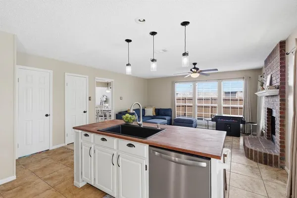 $405,000 | 1520 Warwick Drive, Mansfield, TX 76063