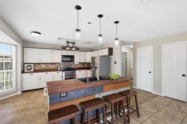 $405,000 | 1520 Warwick Drive, Mansfield, TX 76063