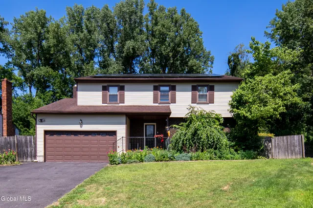 $439,000 | 51 Aspen Circle, Albany, NY 12208