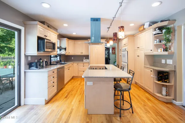 $439,000 | 51 Aspen Circle, Albany, NY 12208