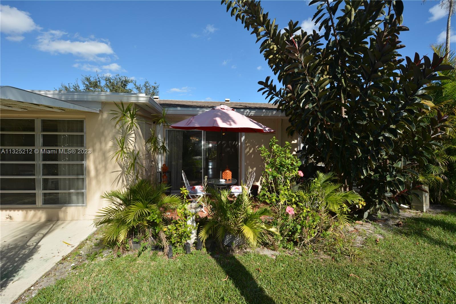 8936 Belle Aire Court, Unit 375 Boca Raton, FL 33433 - Photo 31 of 32 a front view of a house with a yard