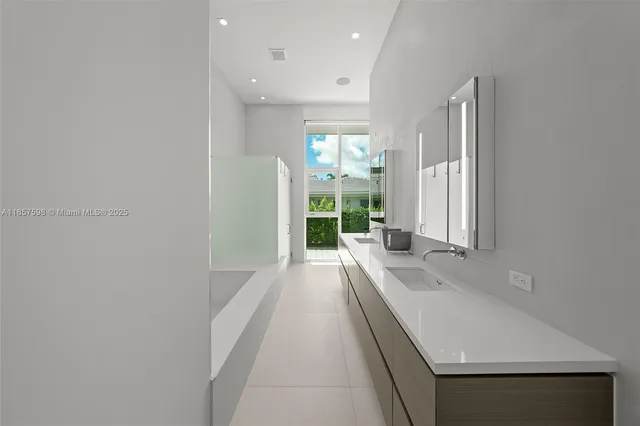 $5,440,000 | 2815 Northeast 26th Place, Fort Lauderdale, FL 33306