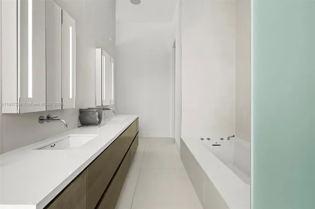 $5,440,000 | 2815 Northeast 26th Place, Fort Lauderdale, FL 33306