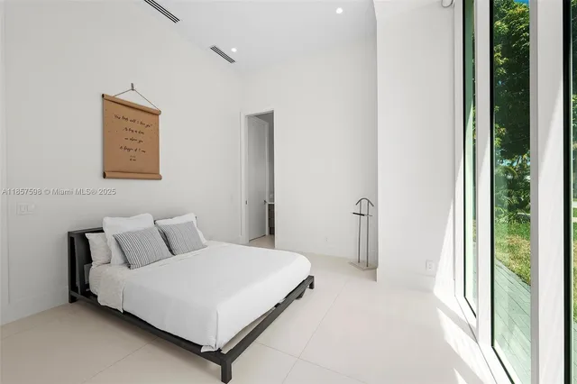 $5,440,000 | 2815 Northeast 26th Place, Fort Lauderdale, FL 33306