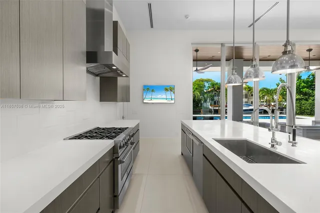 $5,440,000 | 2815 Northeast 26th Place, Fort Lauderdale, FL 33306