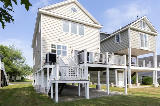 a view of a house with backyard and porch