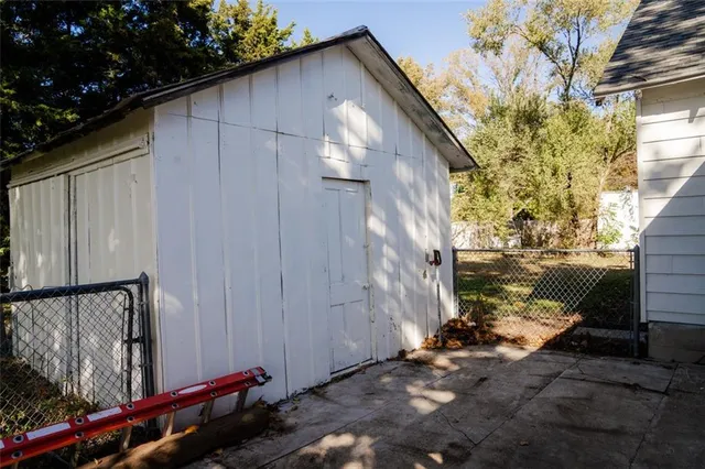 $195,000 | 1121 South Lafayette Avenue, Chanute, KS 66720