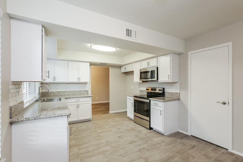 1635 East Apollo Road Phoenix, AZ 85042 - Photo 8 of 18 Photo #8