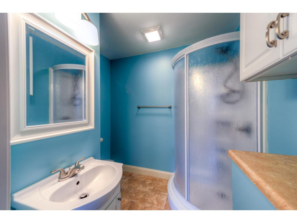 403 Spring Brook Drive Bristol, TN 37620 - Photo 22 of 24 master bath