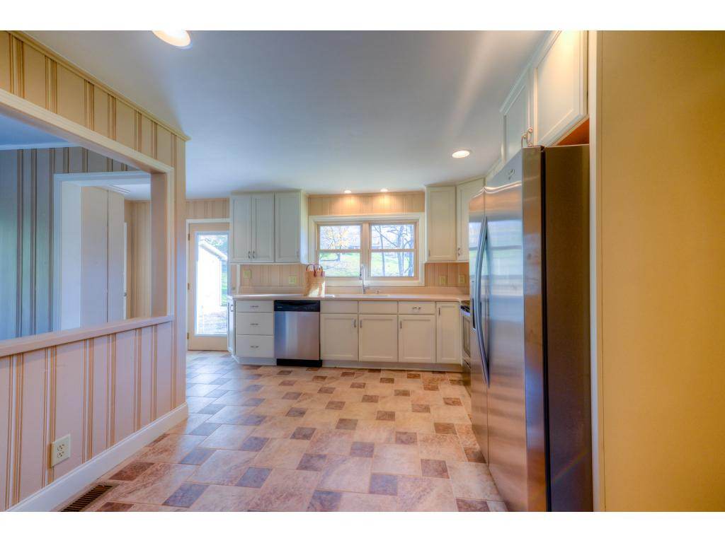 403 Spring Brook Drive Bristol, TN 37620 - Photo 3 of 24 Photo 3