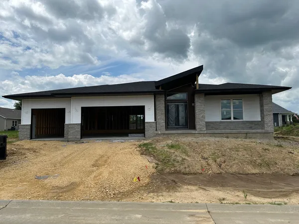 $774,900 | 5810 Indigo Avenue, Davenport, IA 52807
