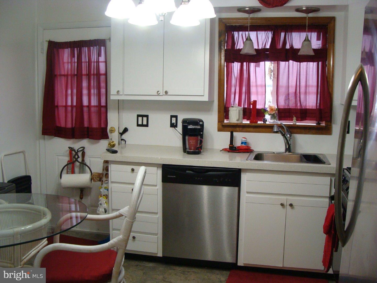 121 Juniper Road Havertown, PA 19083 - Photo 11 of 24 Kitchen
