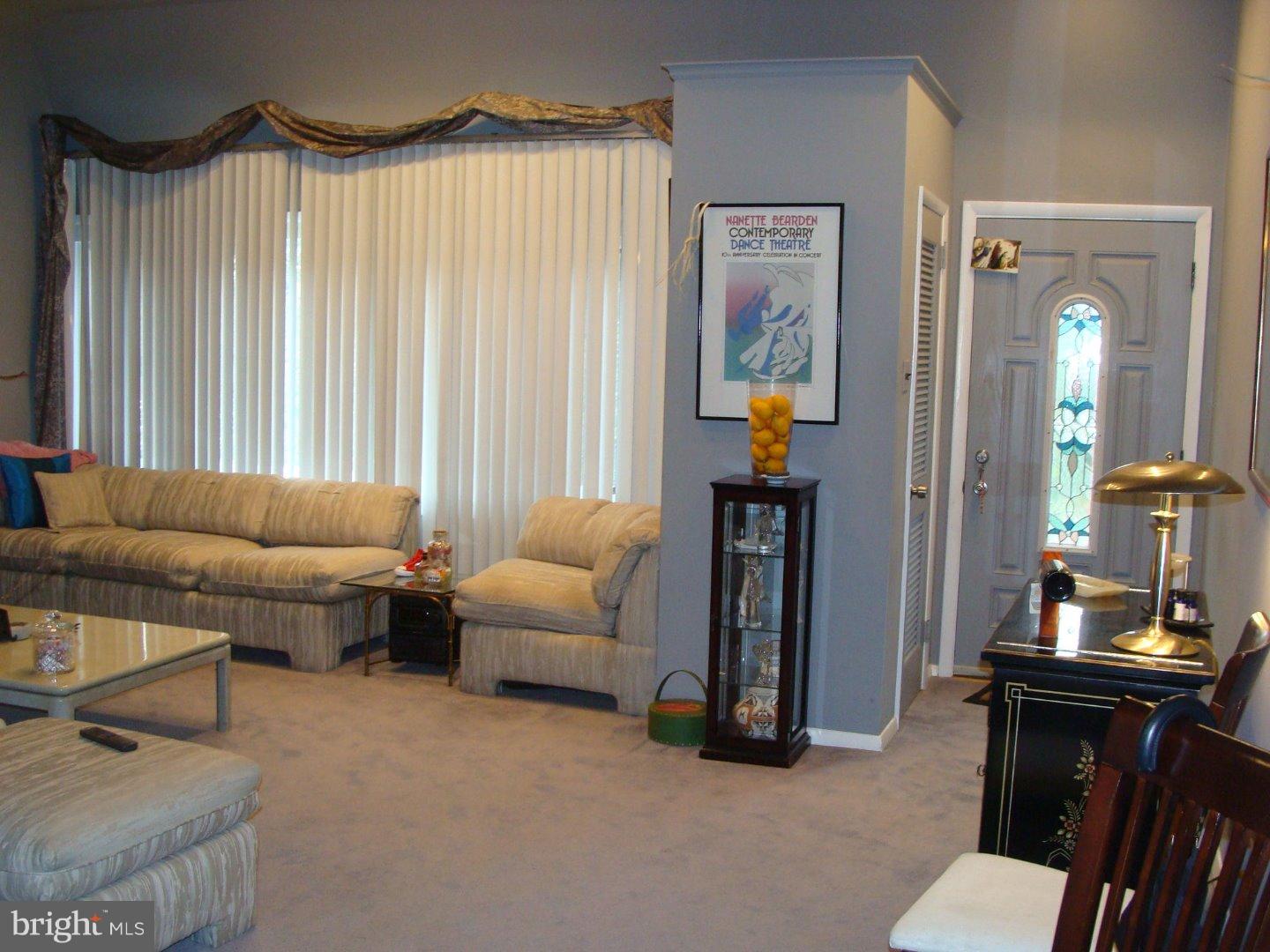 121 Juniper Road Havertown, PA 19083 - Photo 6 of 24 Living Room