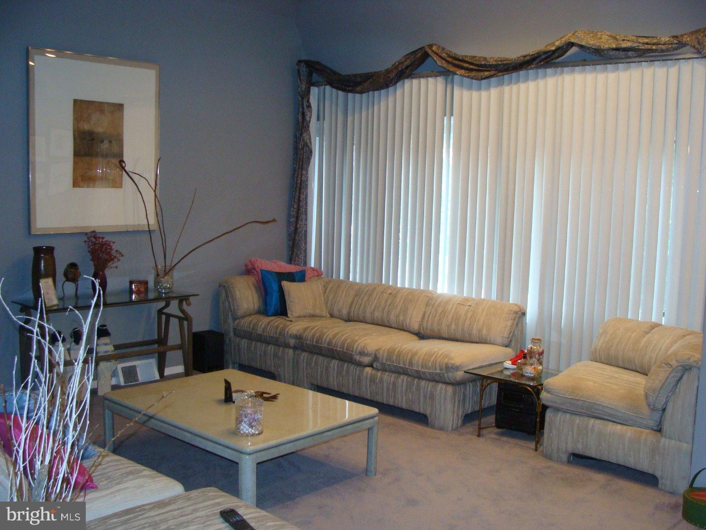 121 Juniper Road Havertown, PA 19083 - Photo 7 of 24 Living Room
