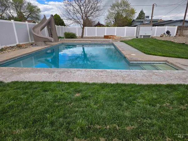 $525,000 | 1932 Northwest 4th Avenue, Ontario, OR 97914