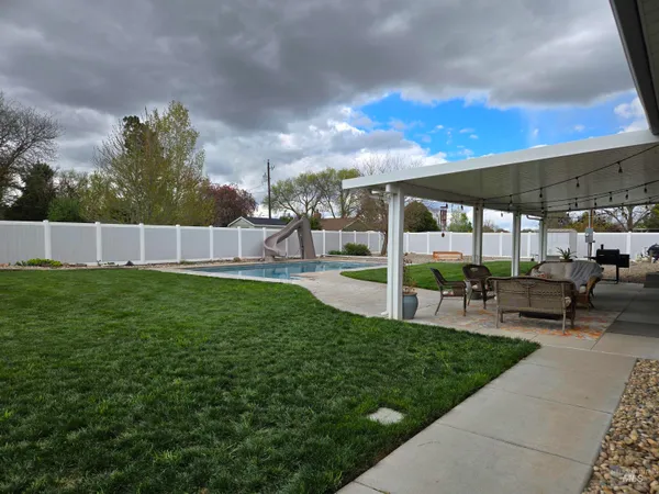 $525,000 | 1932 Northwest 4th Avenue, Ontario, OR 97914