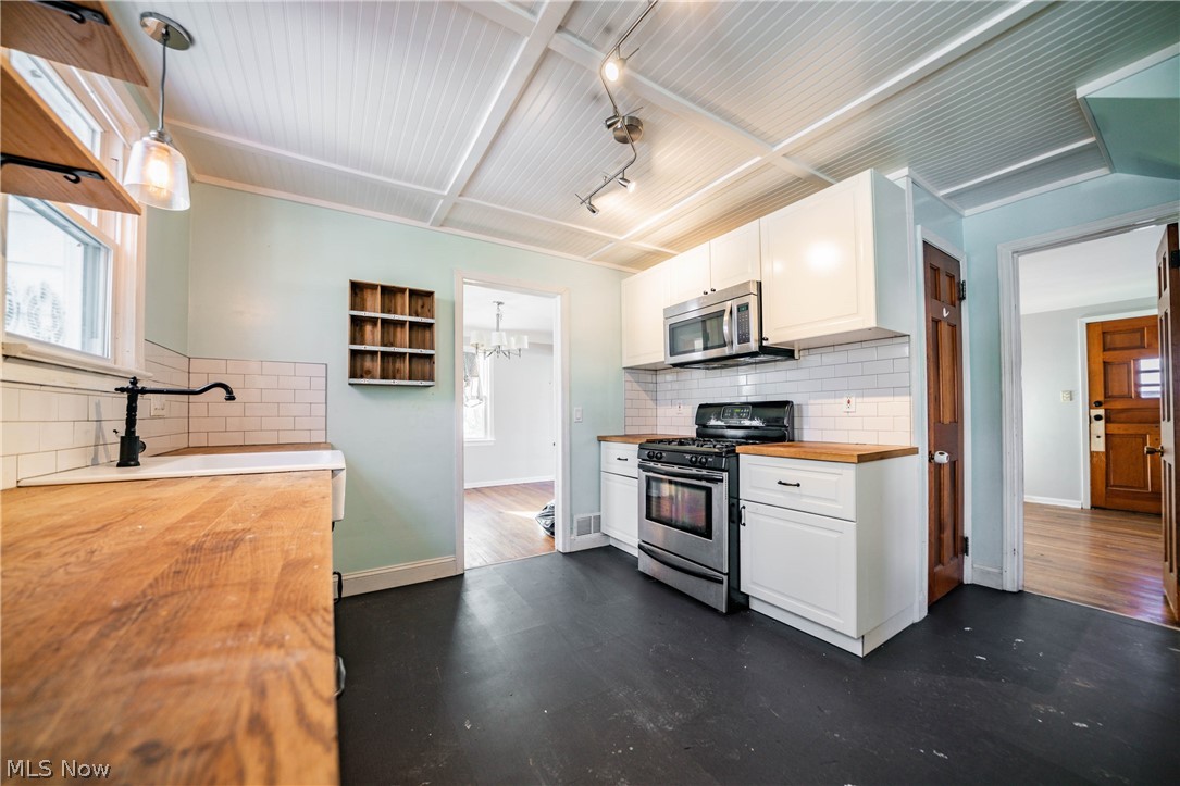 841 Englewood Road Cleveland Heights, OH 44121 - Photo 11 of 34