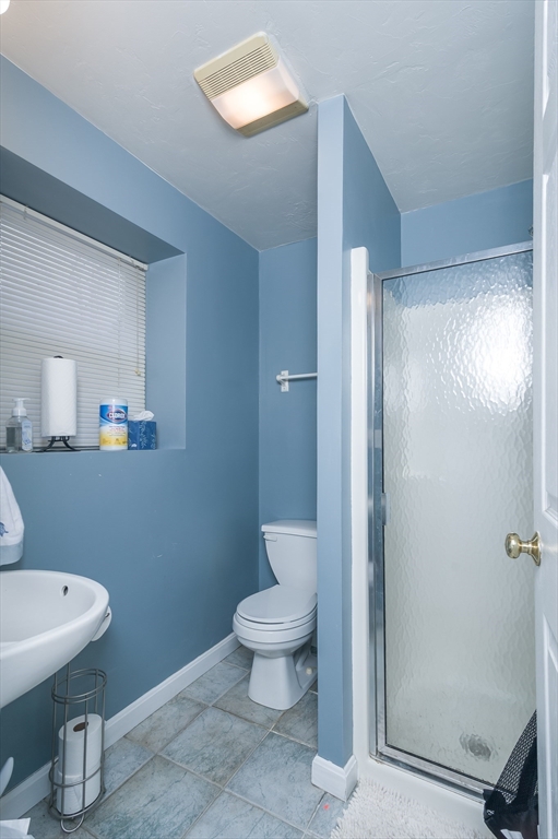 27 Inverness Avenue Worcester, MA 01604 - Photo 18 of 26 Gallery Image 18