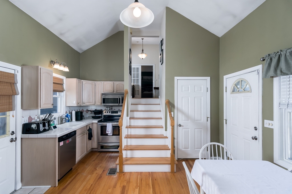 27 Inverness Avenue Worcester, MA 01604 - Photo 9 of 26 Gallery Image 9