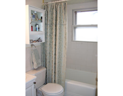 46 Londonderry Road Framingham, MA 01701 - Photo 17 of 24 Gallery Image 17