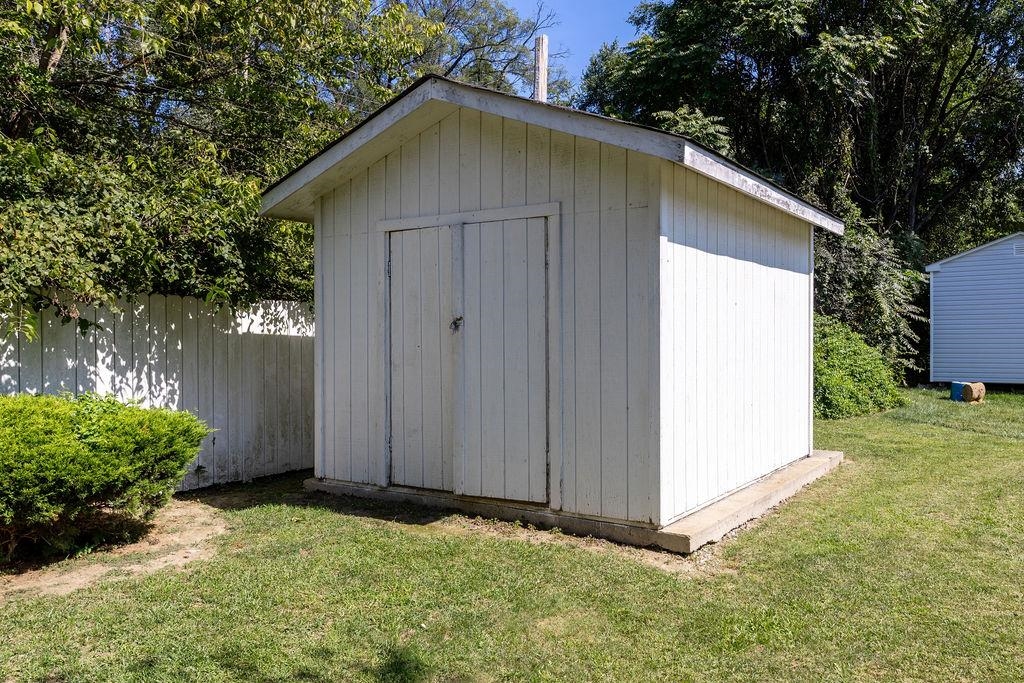 224 Inglecress Road Waynesboro, VA 22980 - Photo 41 of 42 a backyard of a house