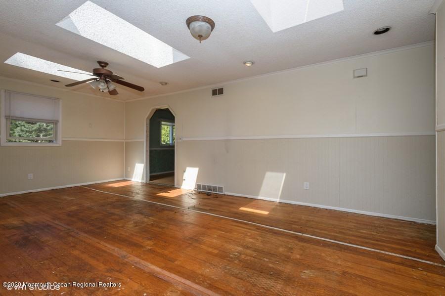 154 Jackson Mills Road Jackson, NJ 08527 - Photo 2 of 16 04_154-Jackson-Mills-Rd_93003_Living-Roo