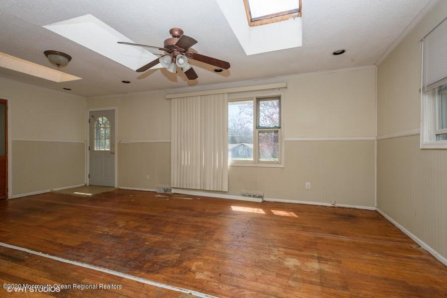 154 Jackson Mills Road Jackson, NJ 08527 - Photo 3 of 16 02_154-Jackson-Mills-Rd_93001_Living-Roo