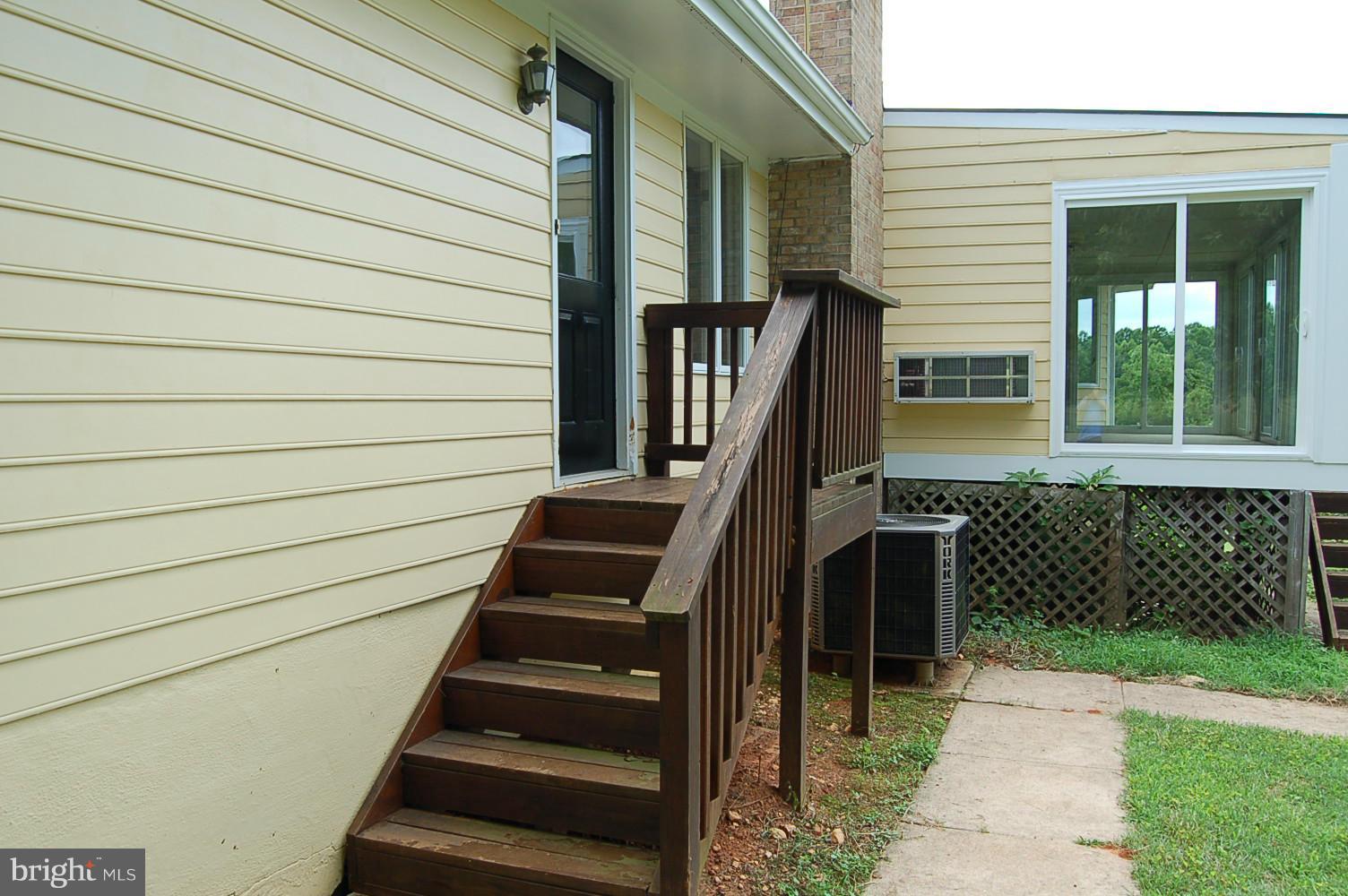 301 Storck Road Fredericksburg, VA 22406 - Photo 6 of 26 Exterior (Rear)