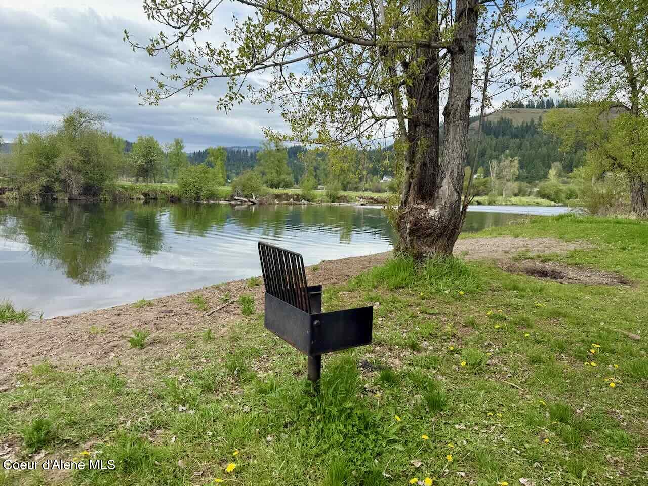 149 Sunny Road St. Maries, ID 83861 - Photo 4 of 13 Picnic, BBQ and enjoy the River