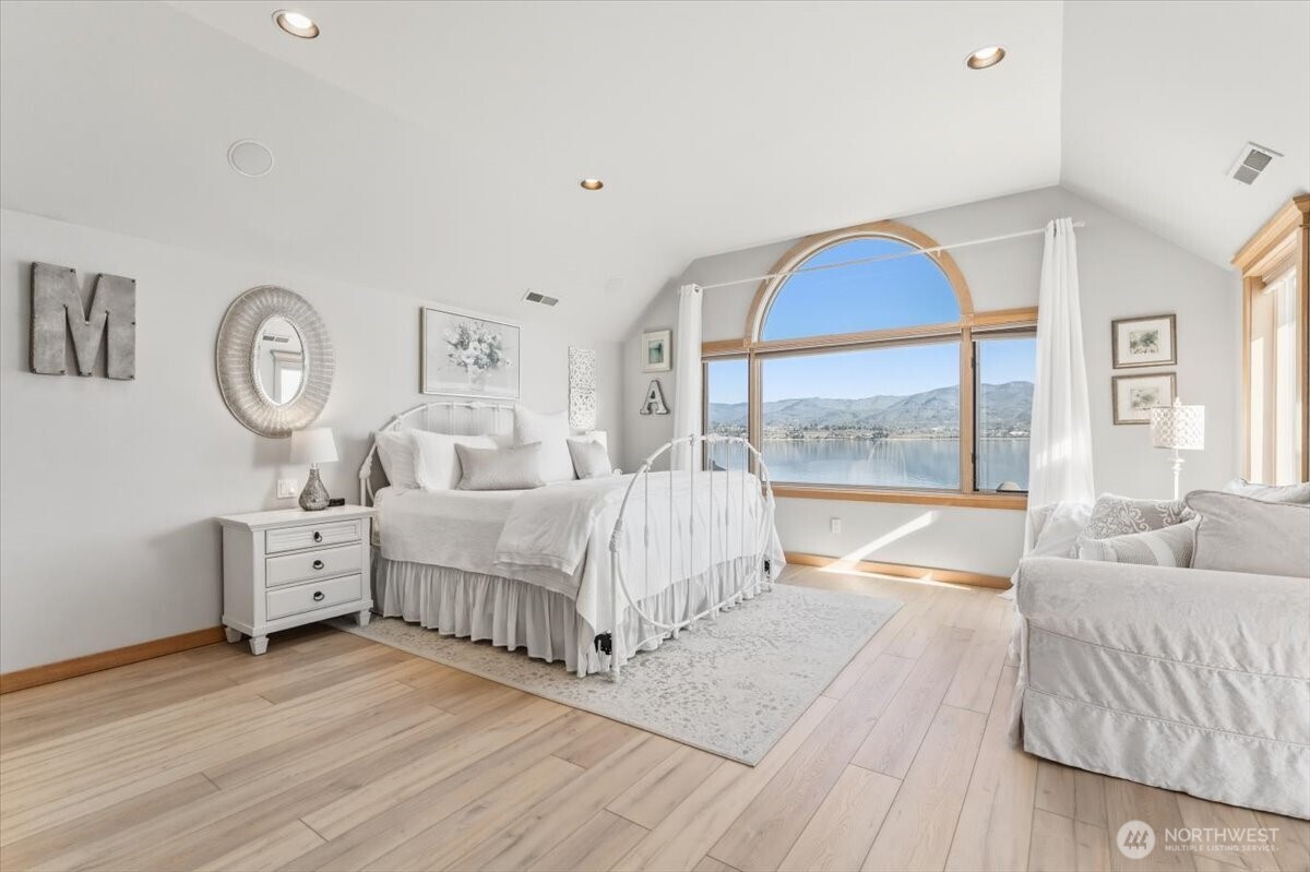3300 South Lakeshore Road Chelan, WA 98816 - Photo 22 of 40