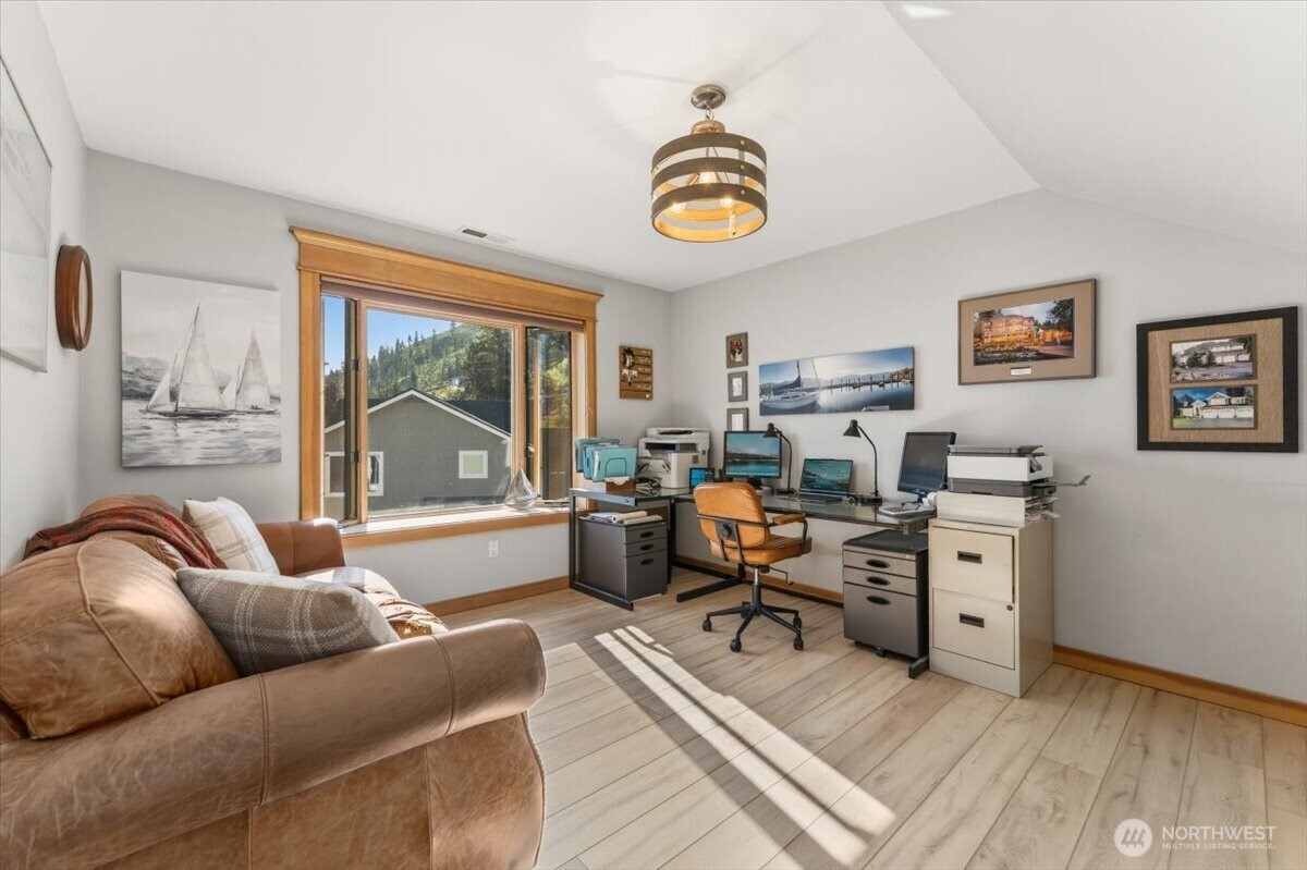 3300 South Lakeshore Road Chelan, WA 98816 - Photo 25 of 40