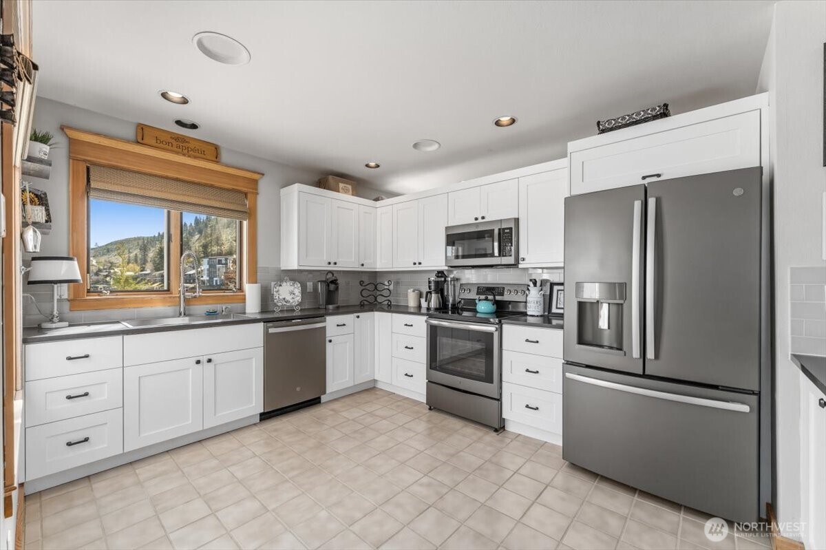 3300 South Lakeshore Road Chelan, WA 98816 - Photo 29 of 40