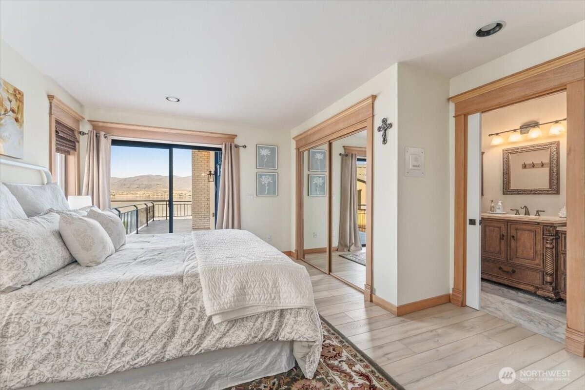3300 South Lakeshore Road Chelan, WA 98816 - Photo 32 of 40