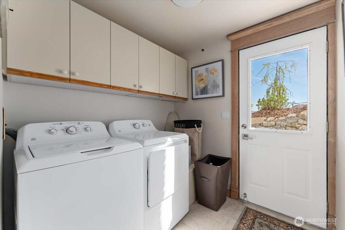 3300 South Lakeshore Road Chelan, WA 98816 - Photo 38 of 40