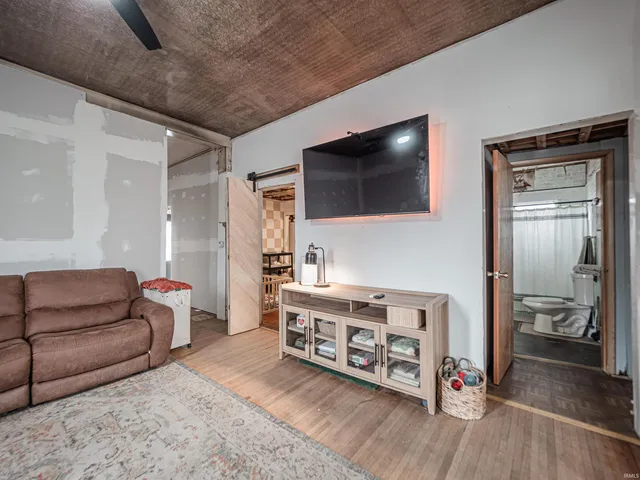 $99,500 | 1210 Walnut Street, Petersburg, IN 47567