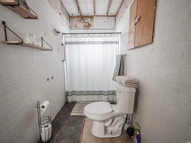 $99,500 | 1210 Walnut Street, Petersburg, IN 47567