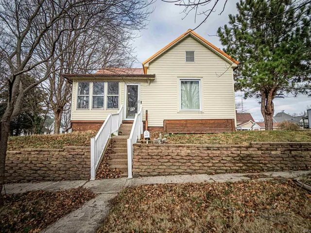 $99,500 | 1210 Walnut Street, Petersburg, IN 47567