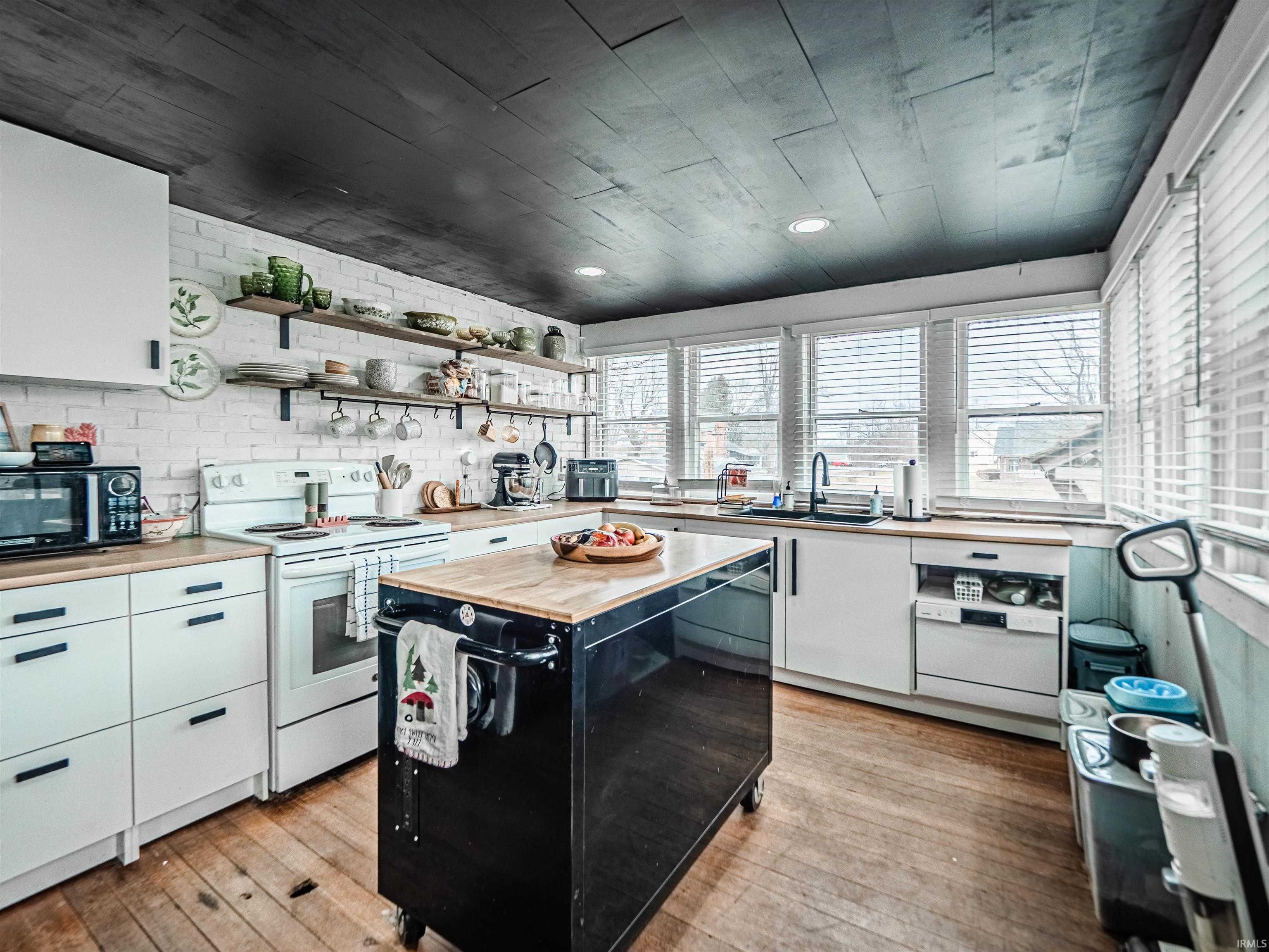 1210 Walnut Street Petersburg, IN 47567 - Photo 5 of 34