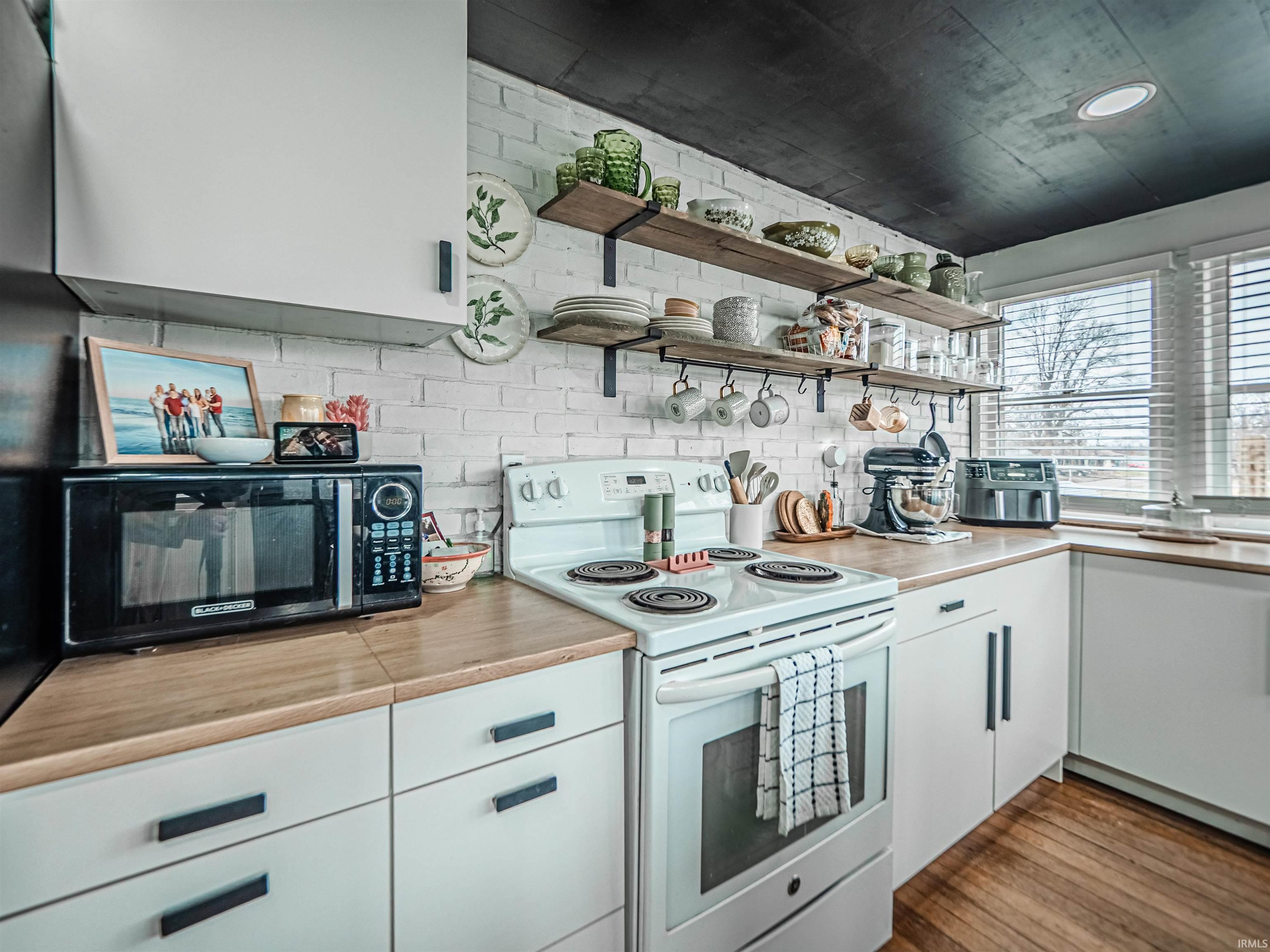 1210 Walnut Street Petersburg, IN 47567 - Photo 6 of 34