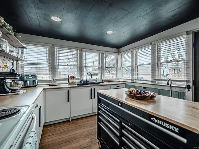 $99,500 | 1210 Walnut Street, Petersburg, IN 47567