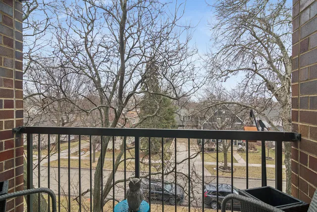 $309,999 | 104 North Pine Avenue, Unit 404, Arlington Heights, IL 60004