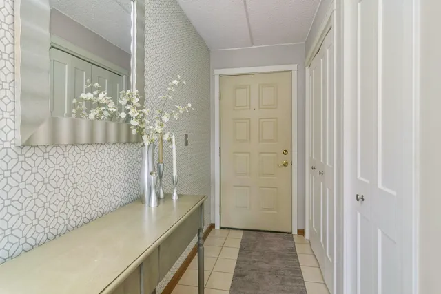 a view of entryway with chandelier