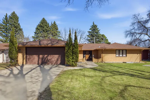 $529,900 | 1301 Elm Street North, Fargo, ND 58102