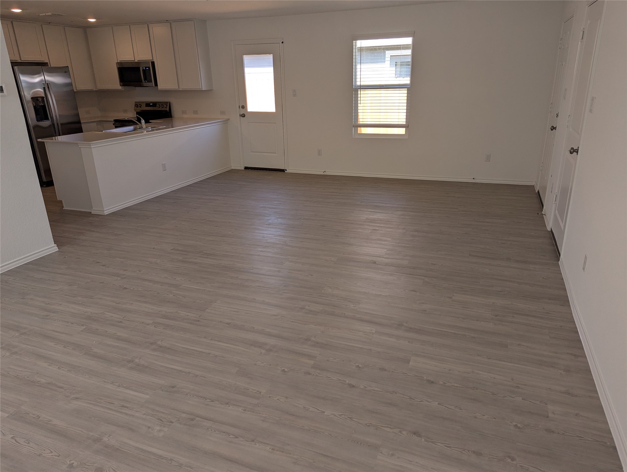 344 Marty Allen Loop Jarrell, TX 76537 - Photo 6 of 28