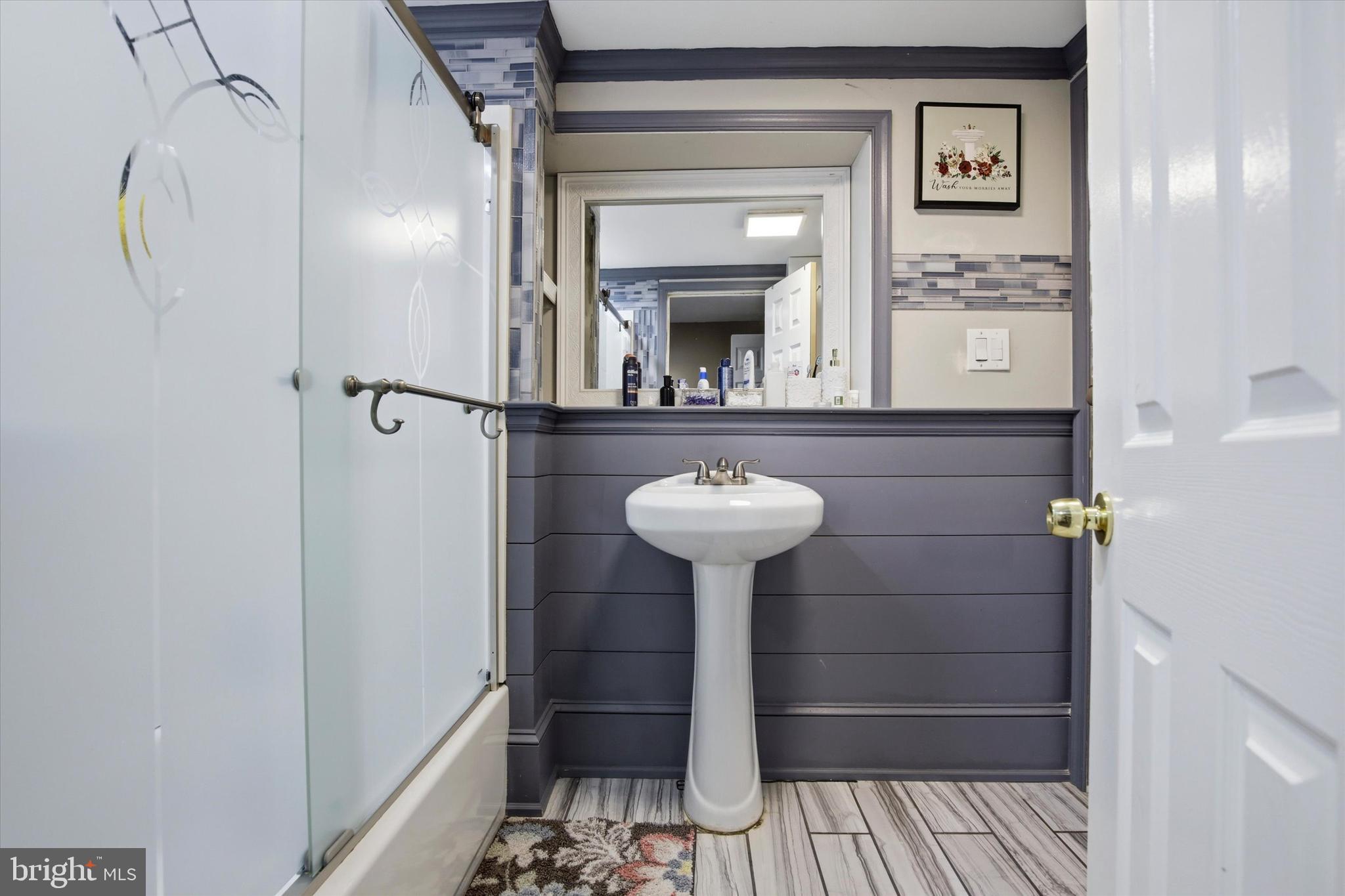 320 Maple Street Warminster, PA 18974 - Photo 7 of 26 Main House: Primary Full Bathroom