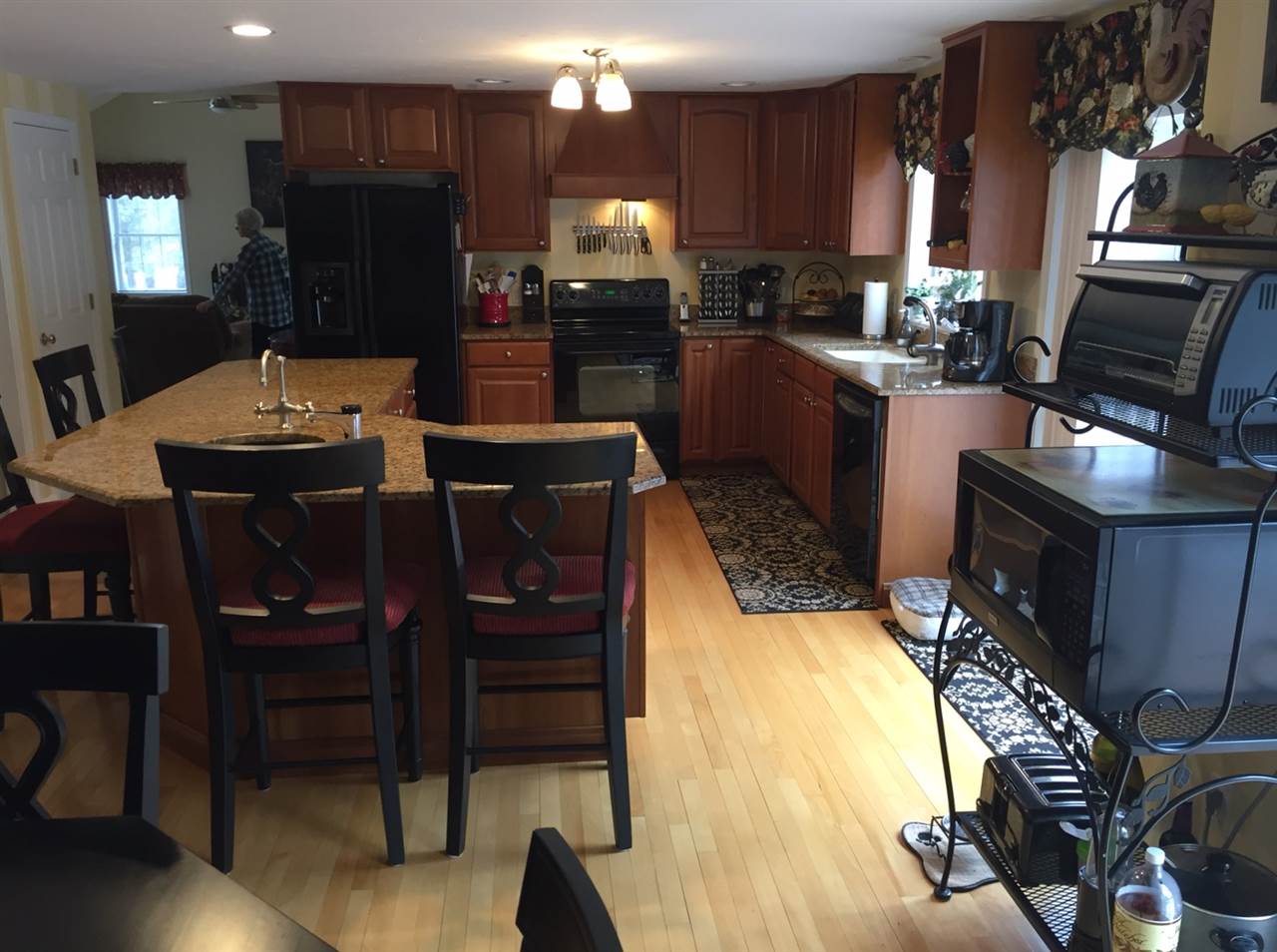 47 Governors Road Rochester, NH 03867 - Photo 3 of 36