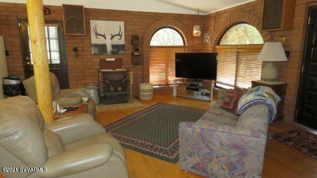 4240 East Waldron Road Rimrock, AZ 86335 - Photo 5 of 34 open living room