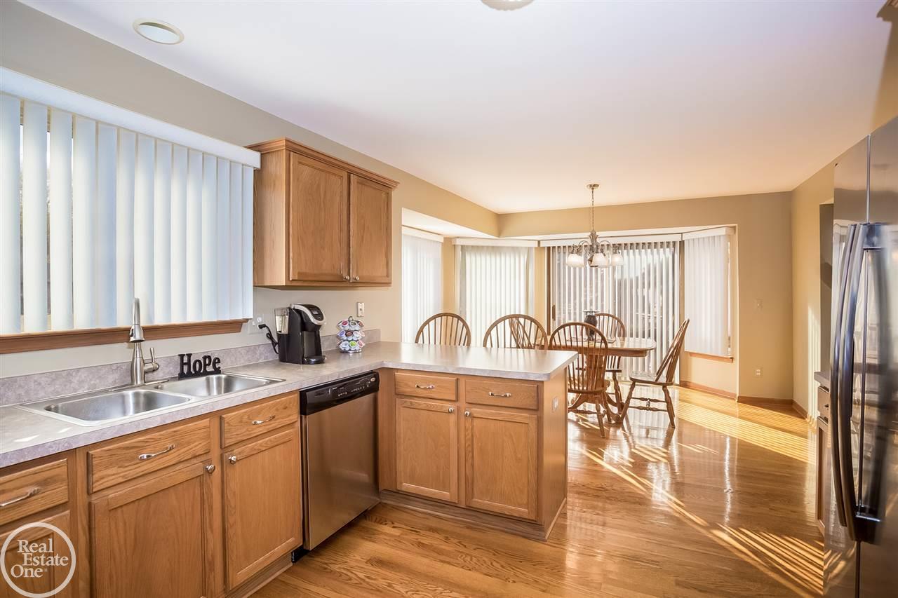 28316 Charleen Road New Baltimore, MI 48047 - Photo 11 of 48 31334923-10.JPG