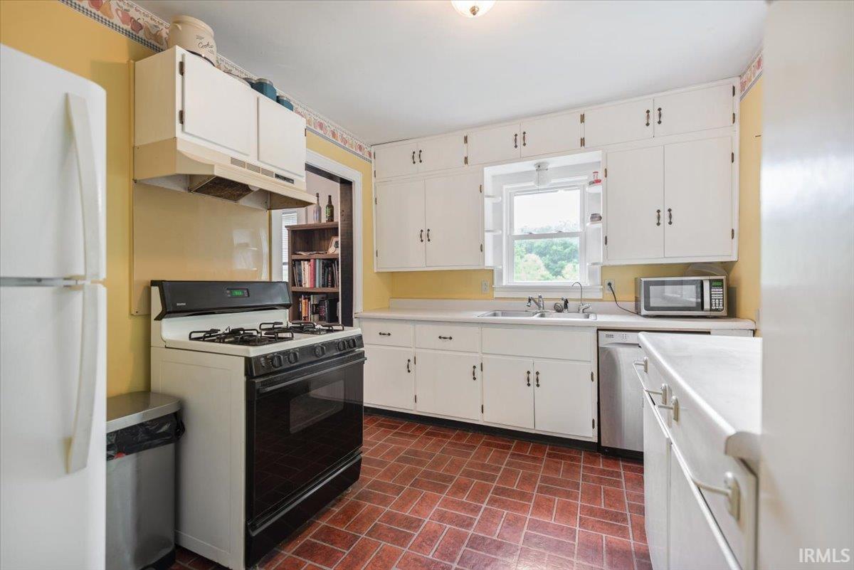 9510 South Snow Road Bloomington, IN 47403 - Photo 7 of 22